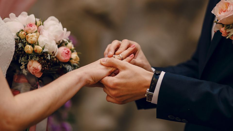 intercambio de anillos en una boda, regalos de boda y su tributación en la declaración de la renta